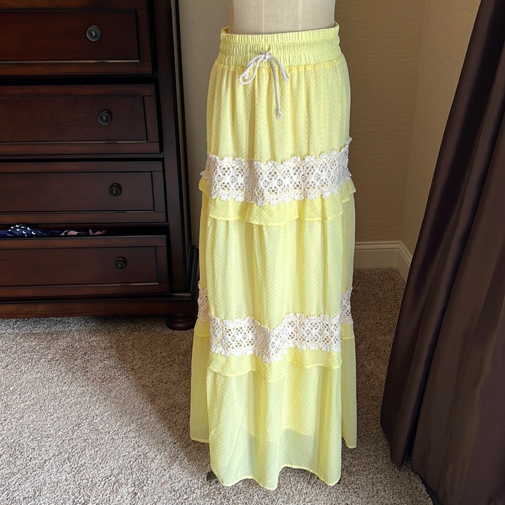 NWT Nick and Moe skirt. Size small
